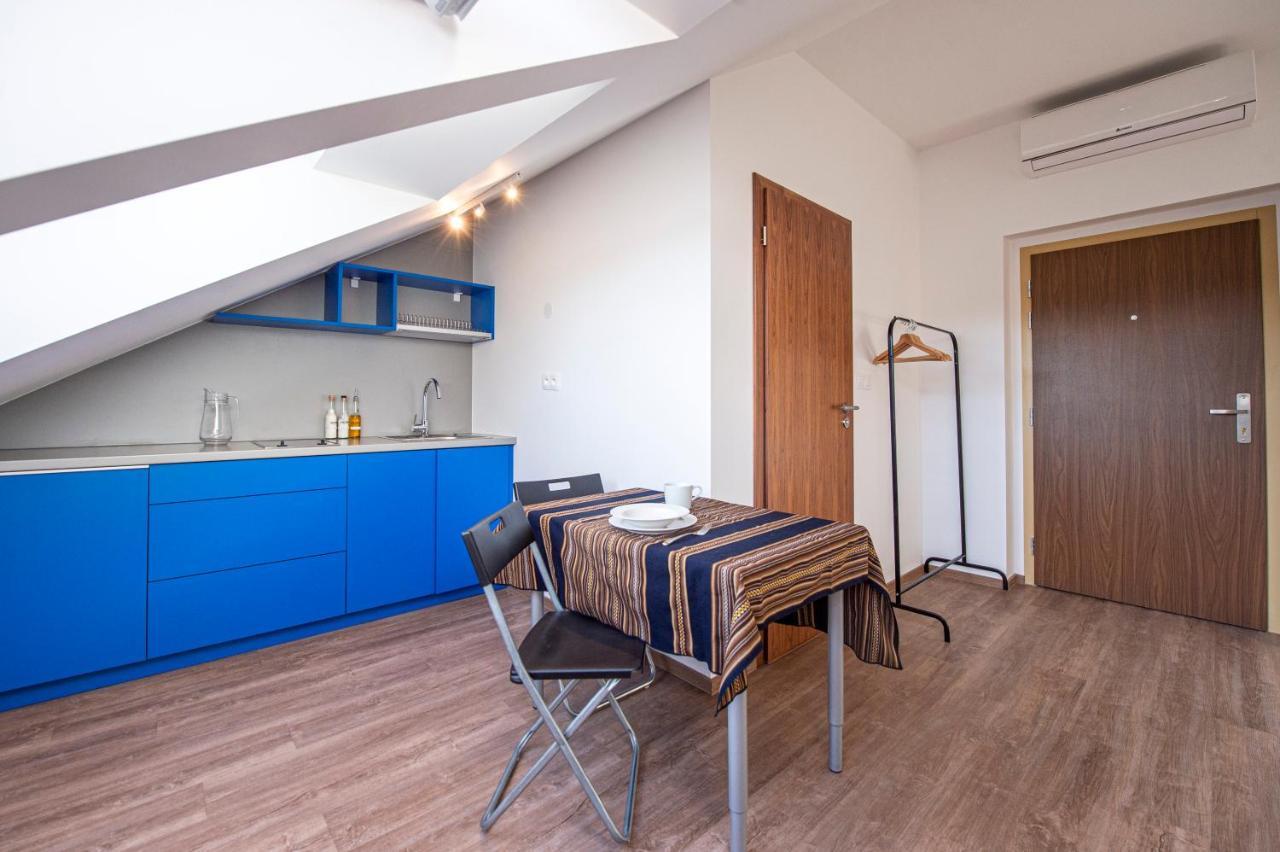 Blue President Appartement Bratislava Buitenkant foto