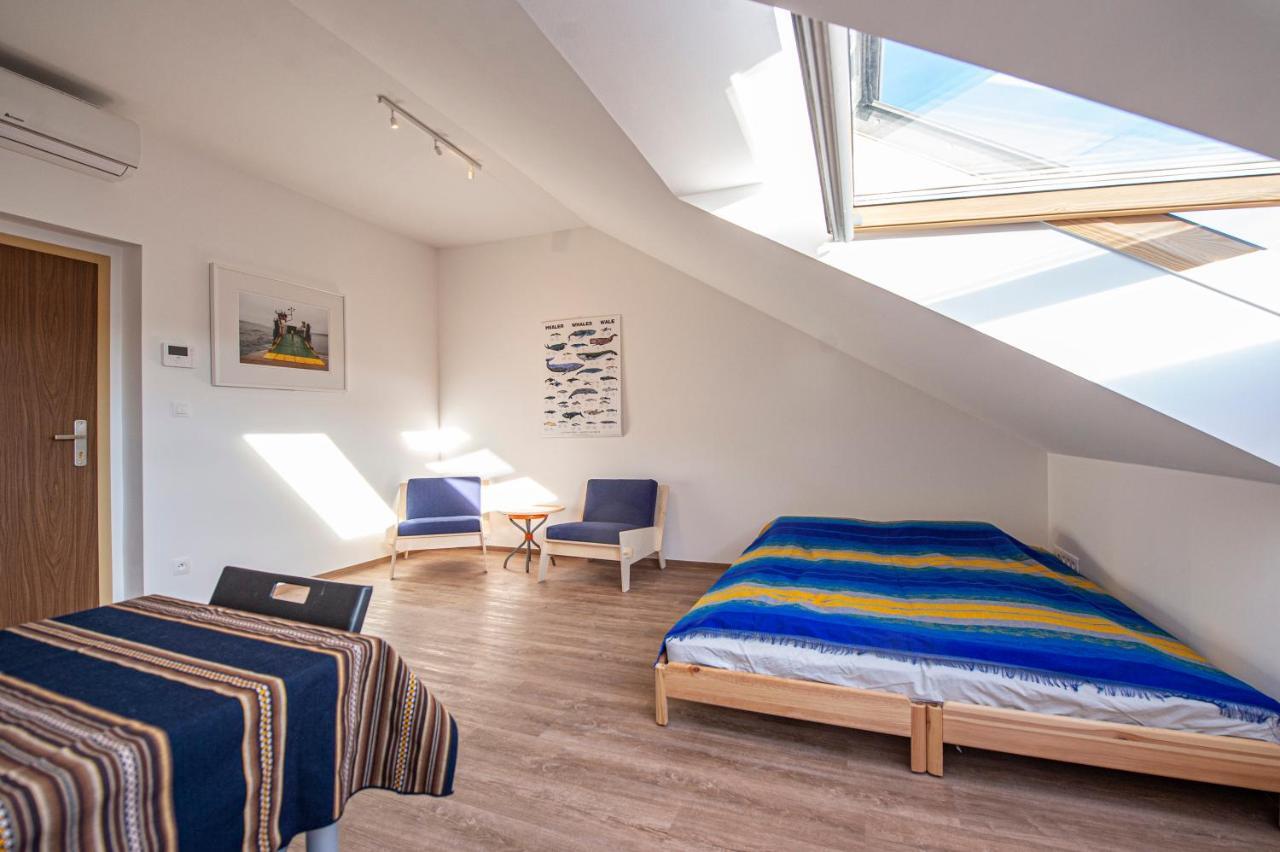 Blue President Appartement Bratislava Buitenkant foto