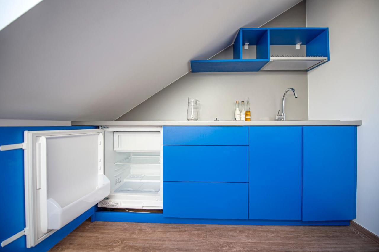 Blue President Appartement Bratislava Buitenkant foto