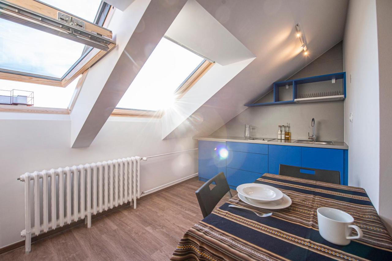 Blue President Appartement Bratislava Buitenkant foto