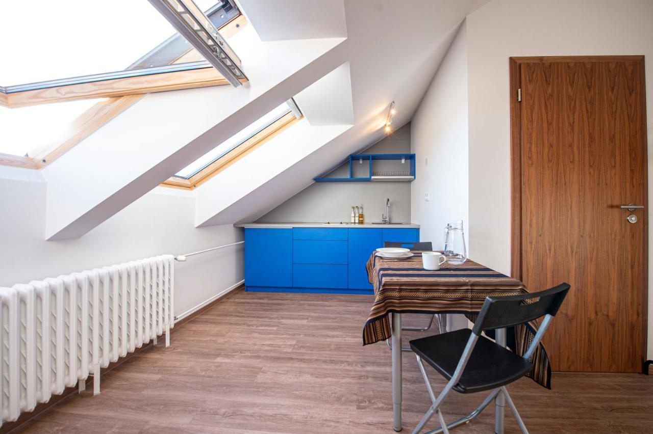 Blue President Appartement Bratislava Buitenkant foto