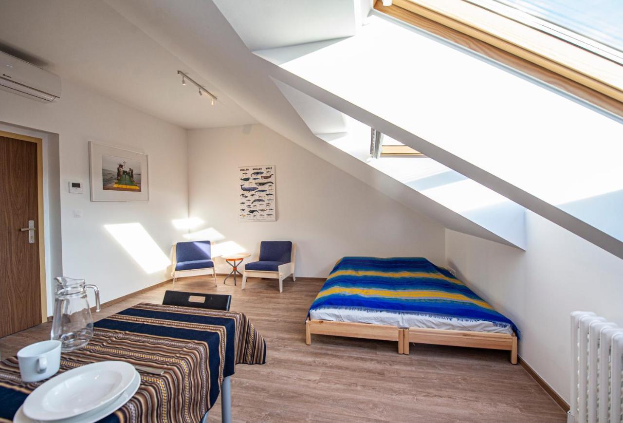 Blue President Appartement Bratislava Buitenkant foto